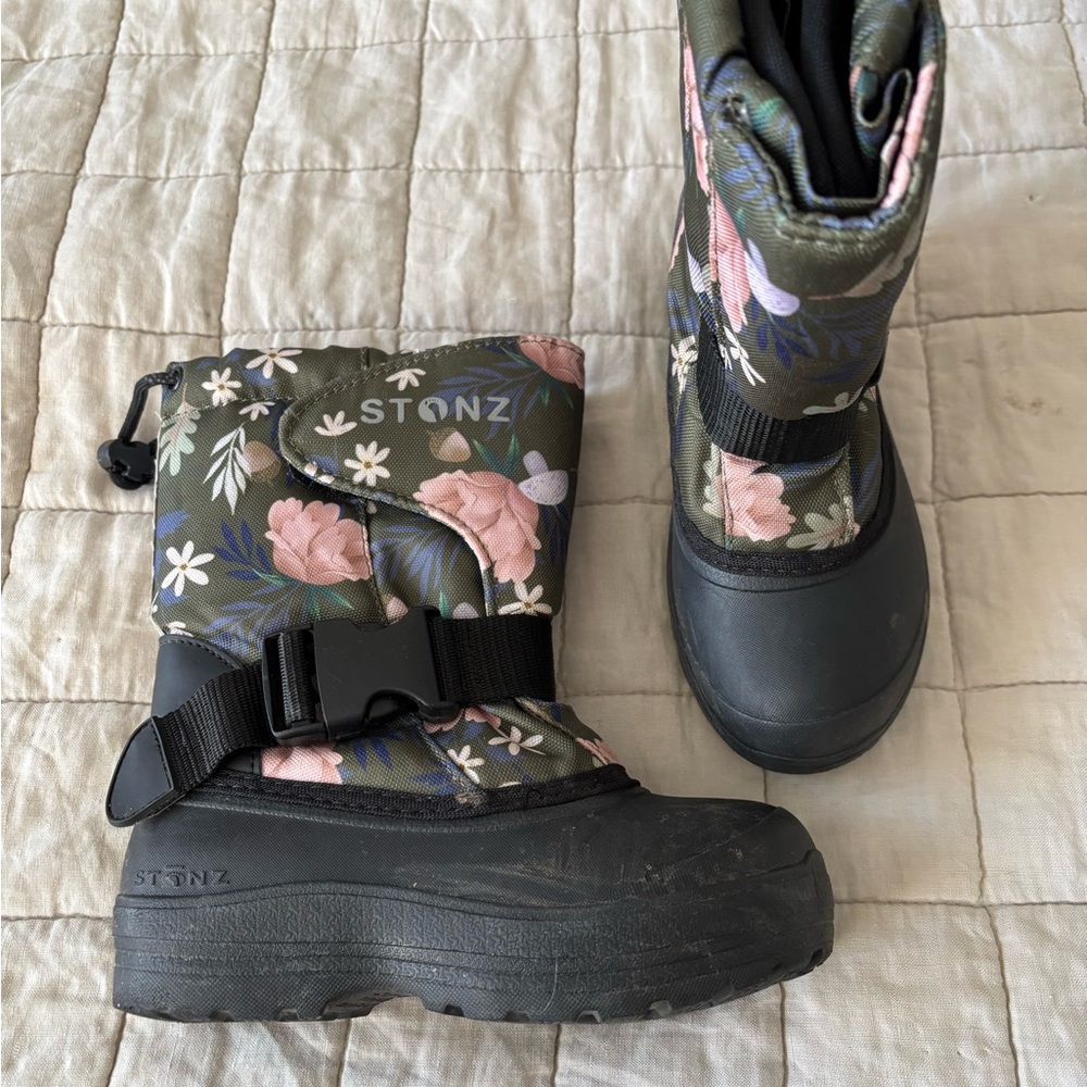 Stonz Kids Floral Winter Boots - Black and Pink